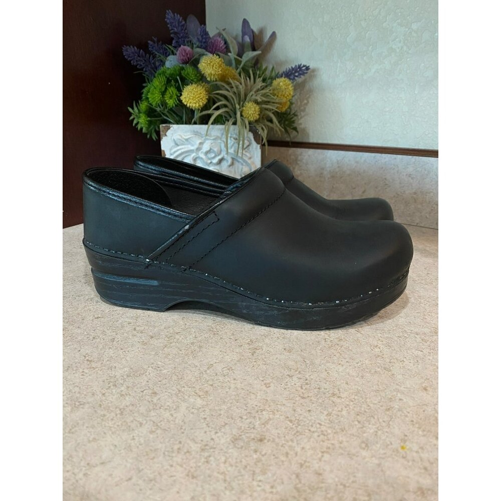 Dansko Womens Black Professional Clogs Size 37 (6.5) EU Slip-Resistant Leather
